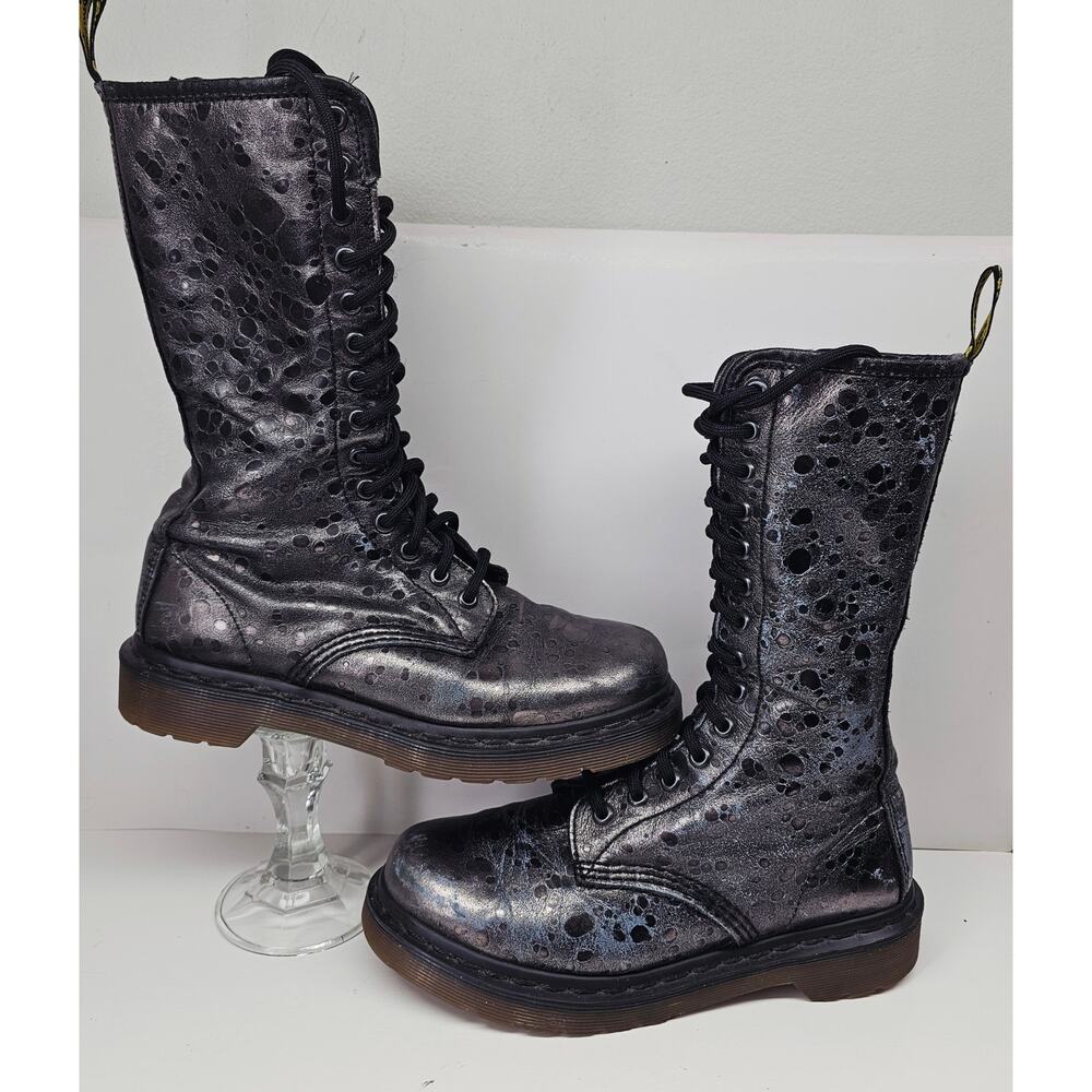 Dr. Martens Women 7 Comfy footwear